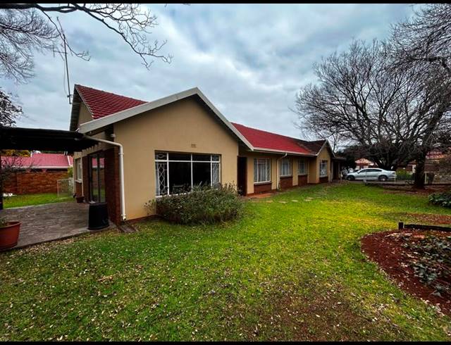 4 BEDROOM HOUSE FOR SALE IN POLLAK PARK